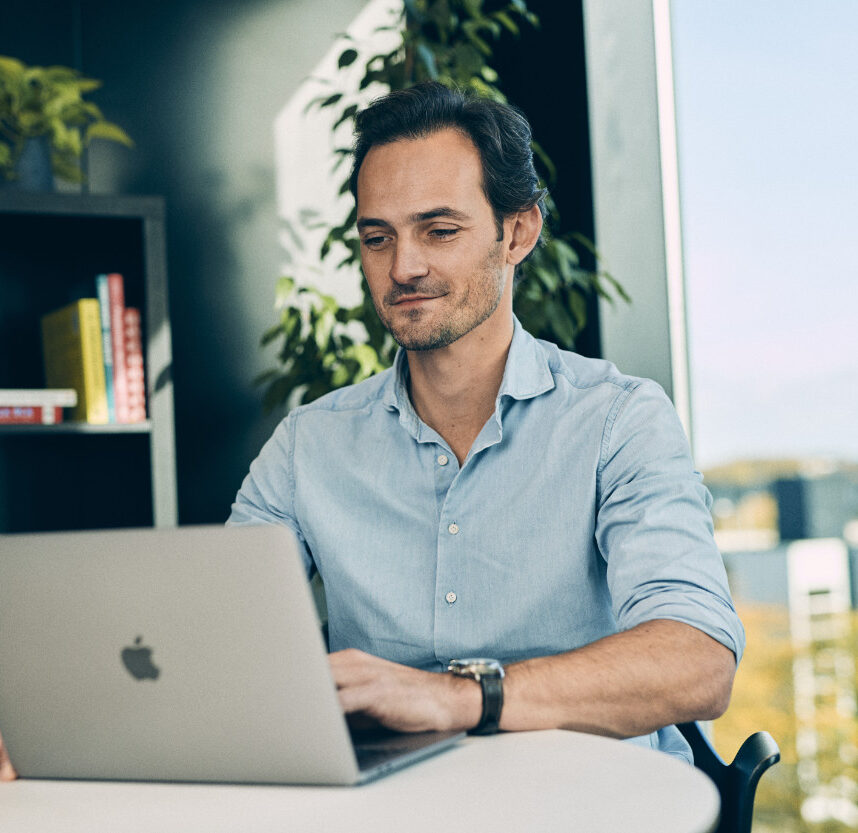 matchlab medewerker aan het werk